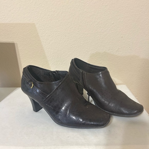 Dark chocolate brown booties - Picture 1 of 2